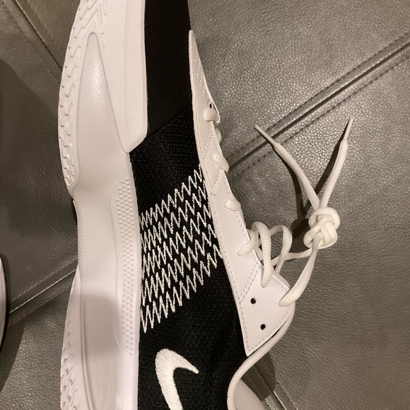 NWOT Nike Men's Black and White Air Zoom G.T. Cut Academy Athletic Shoes - Picture 7 of 8